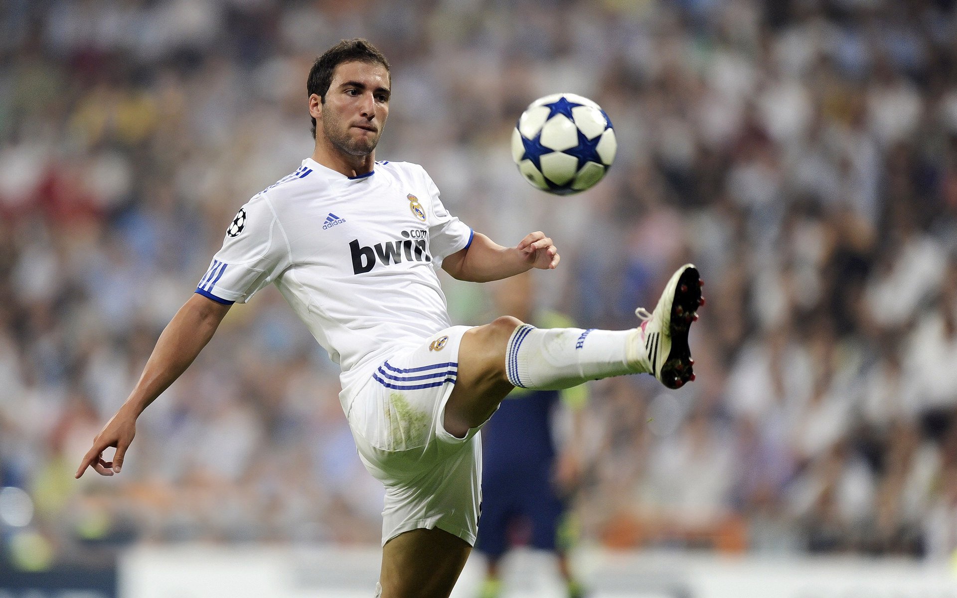 开云体育-勇士不断突破！，TheShy连续五场比赛得分超过比赛局势复杂上演精彩一战